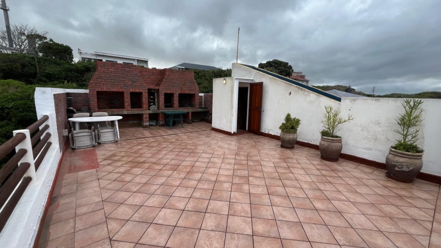 6 Bedroom Property for Sale in Oyster Bay Eastern Cape